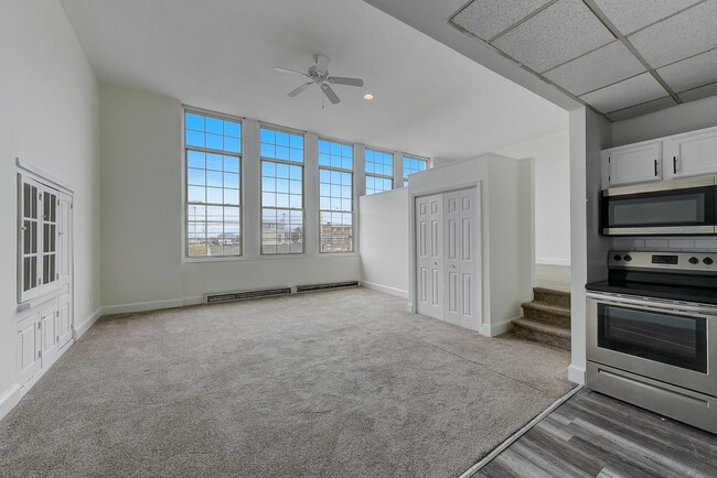 Living Room | Franklin Manor - Franklin Manor Apartments