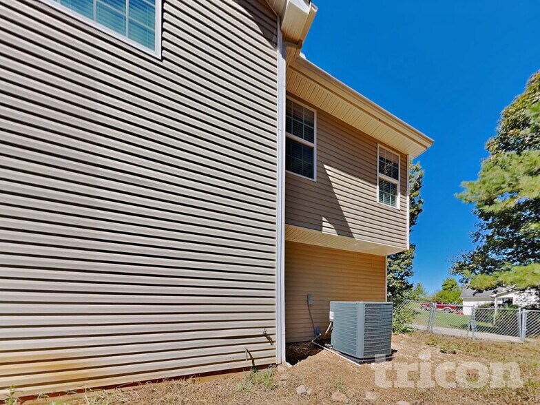 Building Photo - 564 Brewer Dr