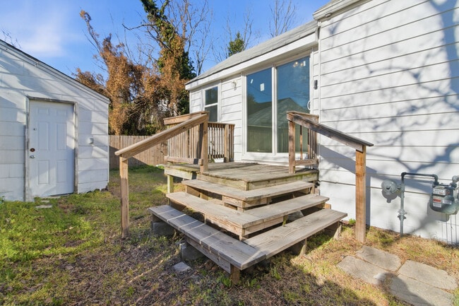 Building Photo - 9631 Worth St