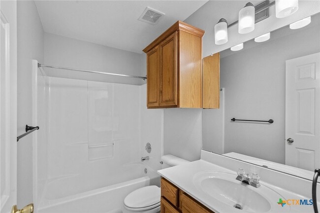 Building Photo - 111 Hackamore Ln