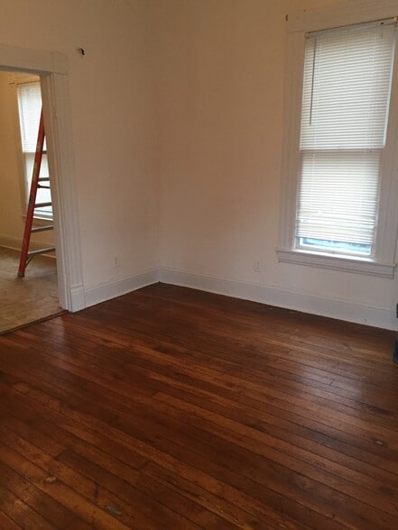 Bedroom - 325 Oldham Ave