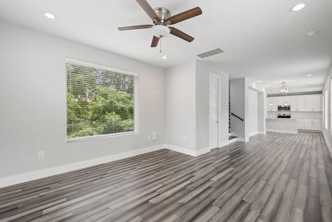 Building Photo - 6109 Cherrylawn Cir