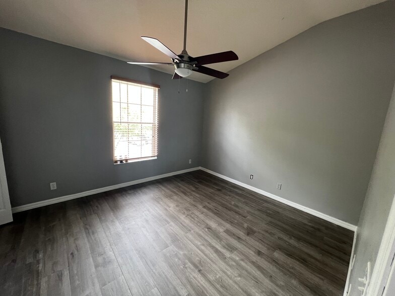 Spare Bedroom - 4219 Key Thatch Dr