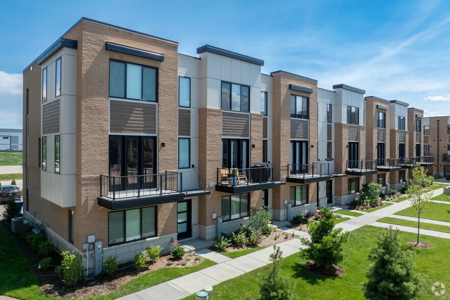 Primary Photo - Townhomes at Pointe Drive