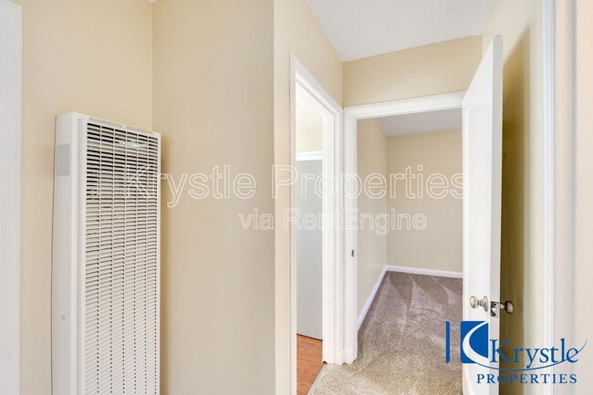 Building Photo - 218 Steffan St