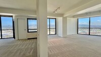 Building Photo - Prestigious top-floor unit  2 BR 2 BA, nes...