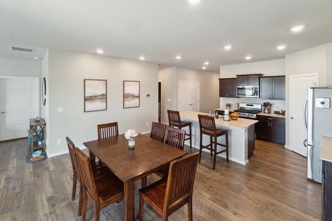 Building Photo - 4 Bed 2 Bath Single Family Home in Cheney!!