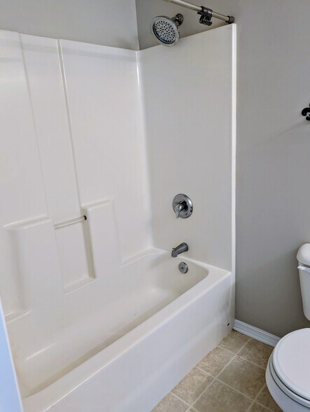 Building Photo - 456 Bellegrove Dr