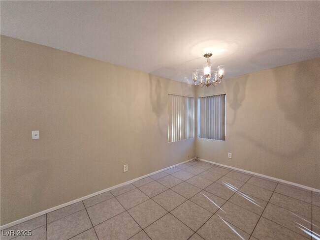 Building Photo - 8120 Sandy Creek Dr