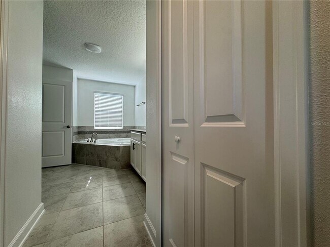 Building Photo - 9161 Cut Shot Dr