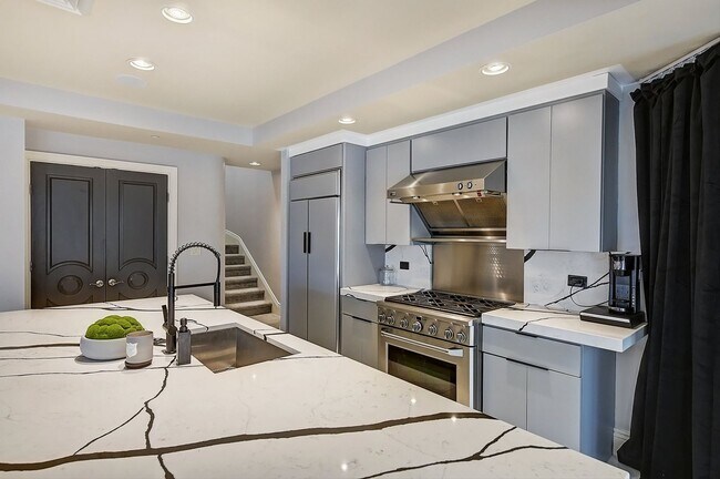 Building Photo - Modern High End Luxury Condo in Uptown Charlotte