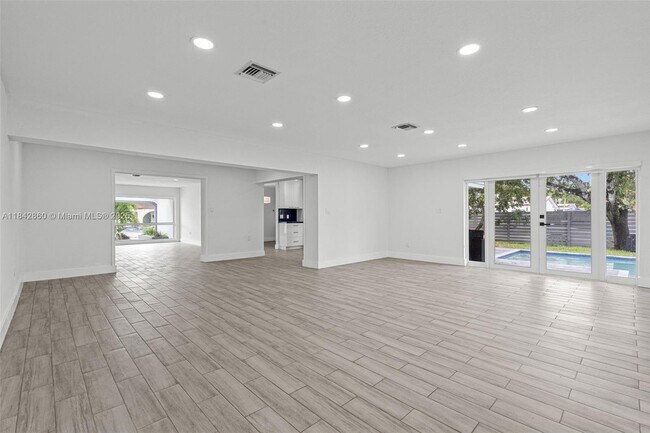 Building Photo - 9021 NW 7th Ct