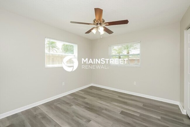 Building Photo - 3 Bedroom Pet-Friendly Home in SARASOTA, FL with Main Street Renewal