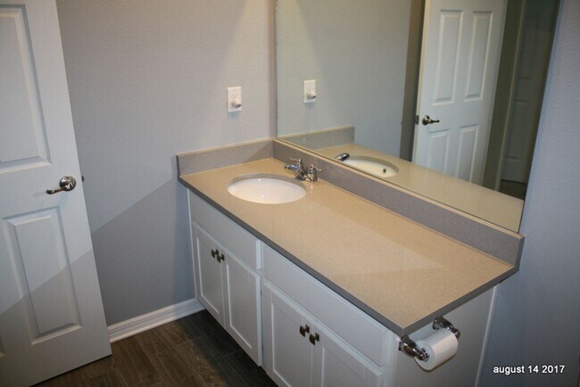 Building Photo - Large 3/3/2 Townhome Carrollwood