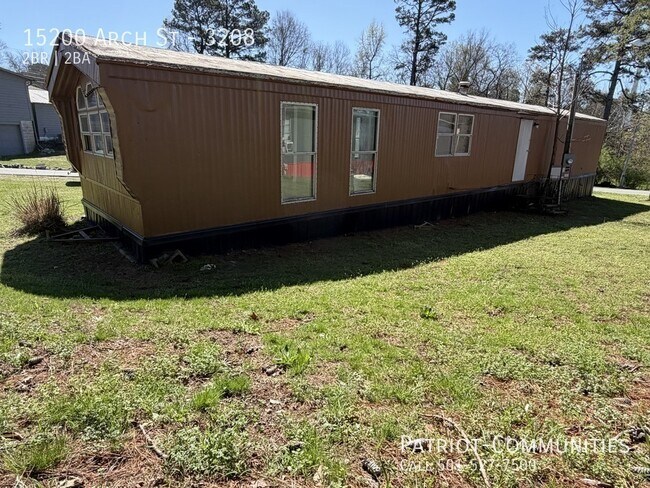 Building Photo - 15200 Arch St Pike