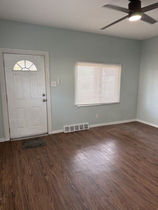 Building Photo - 1310 Pirl St