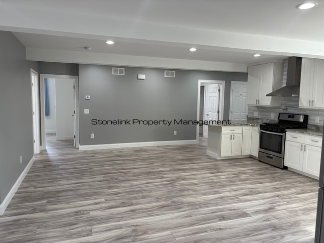 Building Photo - Fully Renovated Condo For Rent in West War...