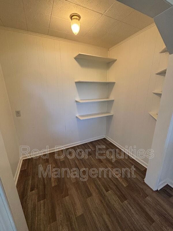 Building Photo - 403 1/2 W Wheeling St