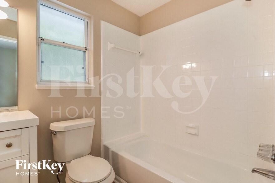 Building Photo - 1806 Alder Dr