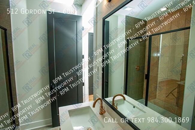 Building Photo - 512 Gordon St