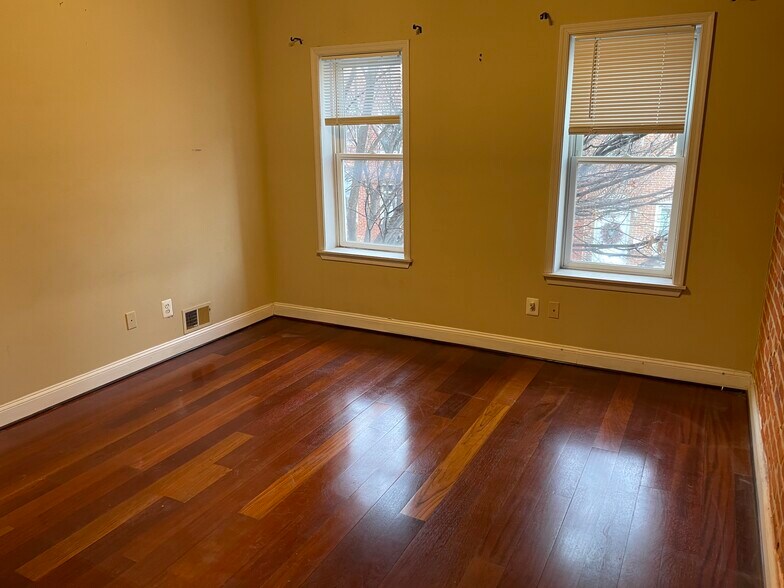 Master Bedroom - 1022 S Bouldin St