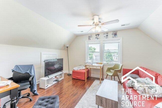 Primary Photo - 3048 N Kimball Ave