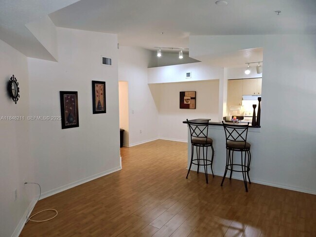 Building Photo - 2586 Centergate Dr