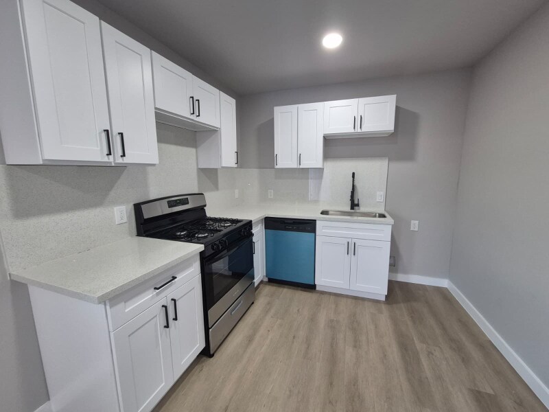 Building Photo - 2209 Gano St