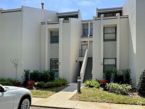 Building Photo - 2-Bedroom Condo for Rent in Winterset