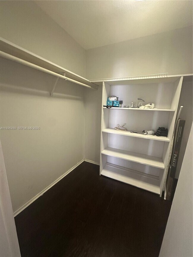 Building Photo - 2030 S Ocean Dr