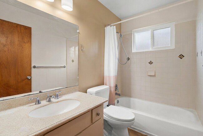 Building Photo - 4825 Crystal St