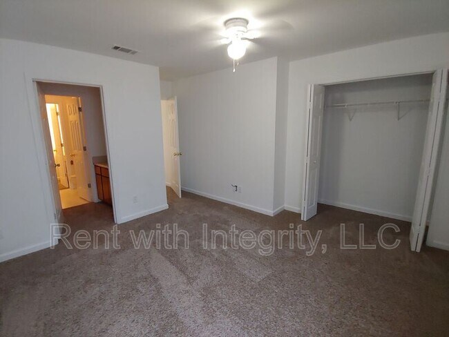 Building Photo - 227 Dixie Dr