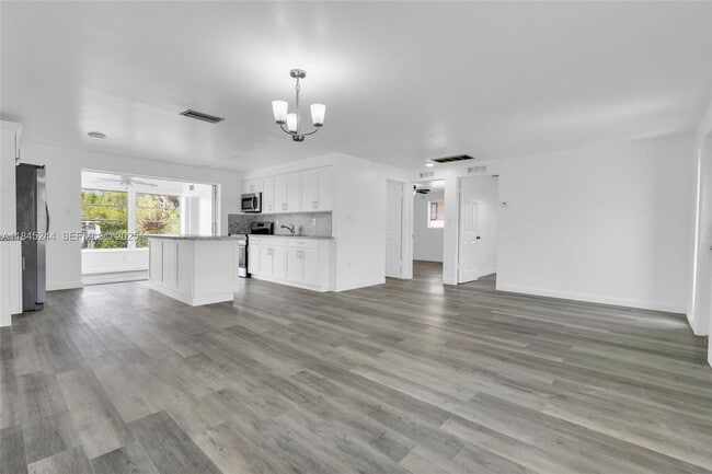 Building Photo - 644 Bonita Ct