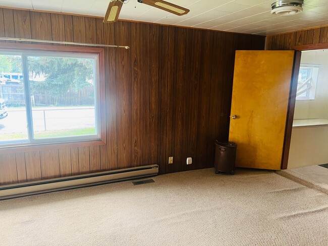 Building Photo - 3-Bedroom Home with Shop & Yard