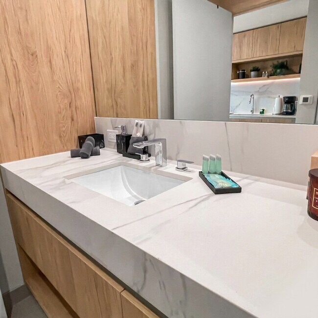 Building Photo - 11 NE 6th St