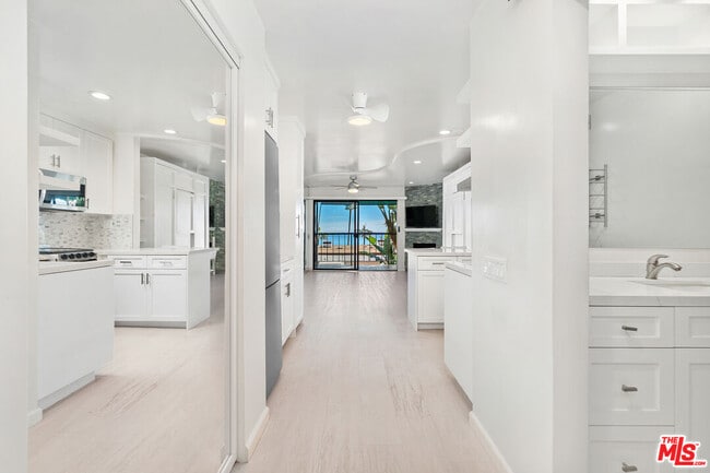 Building Photo - 26664 Seagull Way