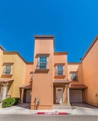 Building Photo - Spacious 3 bedroom, 2.5 Bath Condo in East El Paso!!