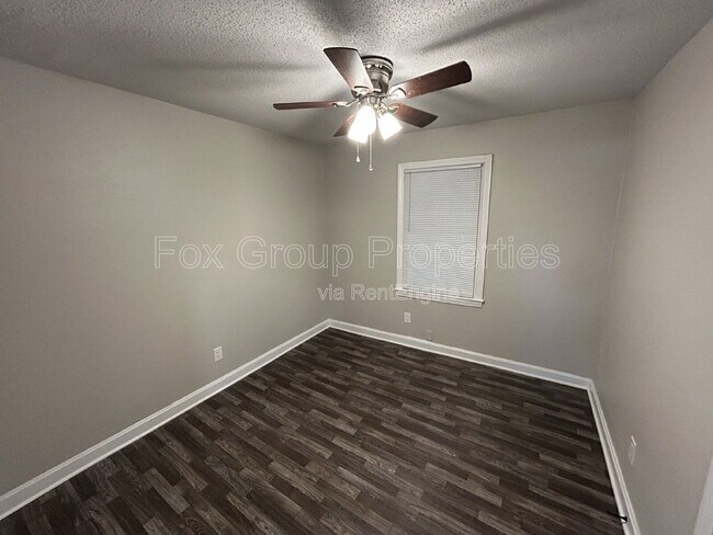 Building Photo - 402 S Yates St