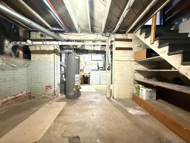 Building Photo - 408 E Del Norte St