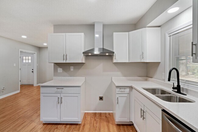 Building Photo - 1004 Tatum Rd