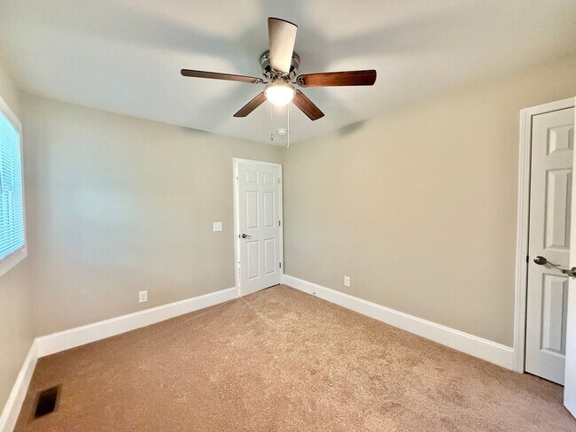 Building Photo - Newly Remodeled Ranch-Style 4BD, 3.5BA Ral...
