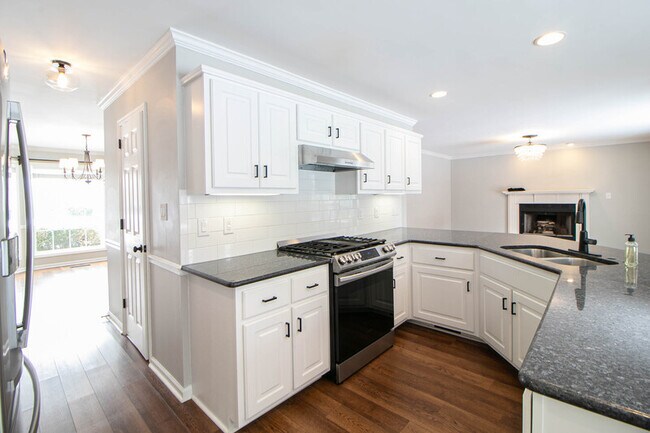 Building Photo - 2553 Emerald Ct