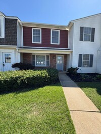 Building Photo - Lovely 2 bedroom 1.5 Bath