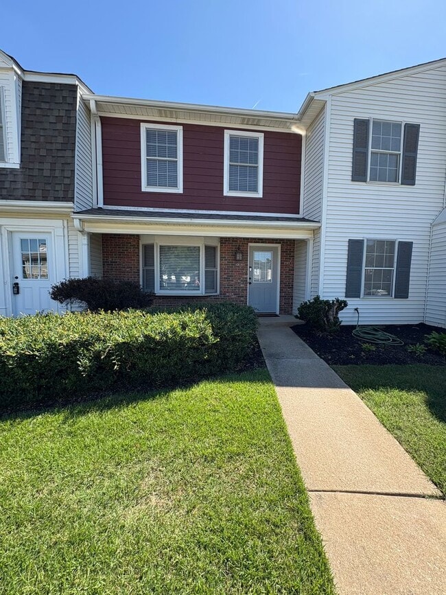 Primary Photo - Lovely 2 bedroom 1.5 Bath