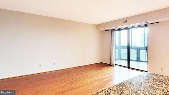 Building Photo - 8370 Greensboro Dr