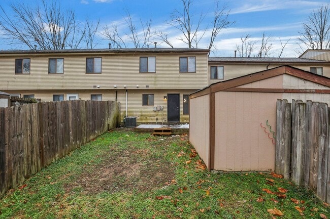 Building Photo - Beautiful 3 Bedroom 1.5 Bathroom Townhome Minutes from Easton