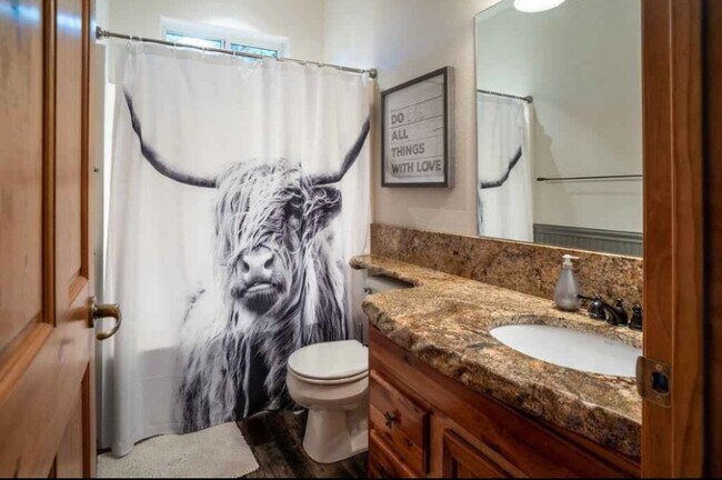 Building Photo - 710 Birch Point Dr