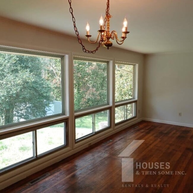 Building Photo - 136 Forest Hills Dr