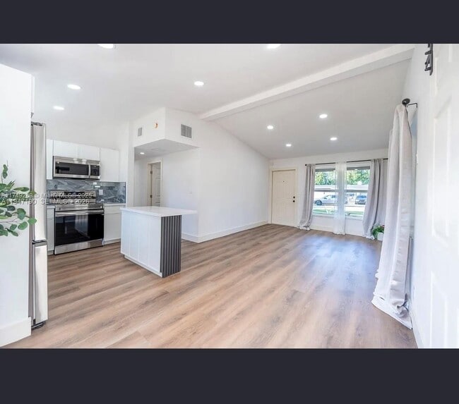 Building Photo - 1108 SW 22nd Terrace