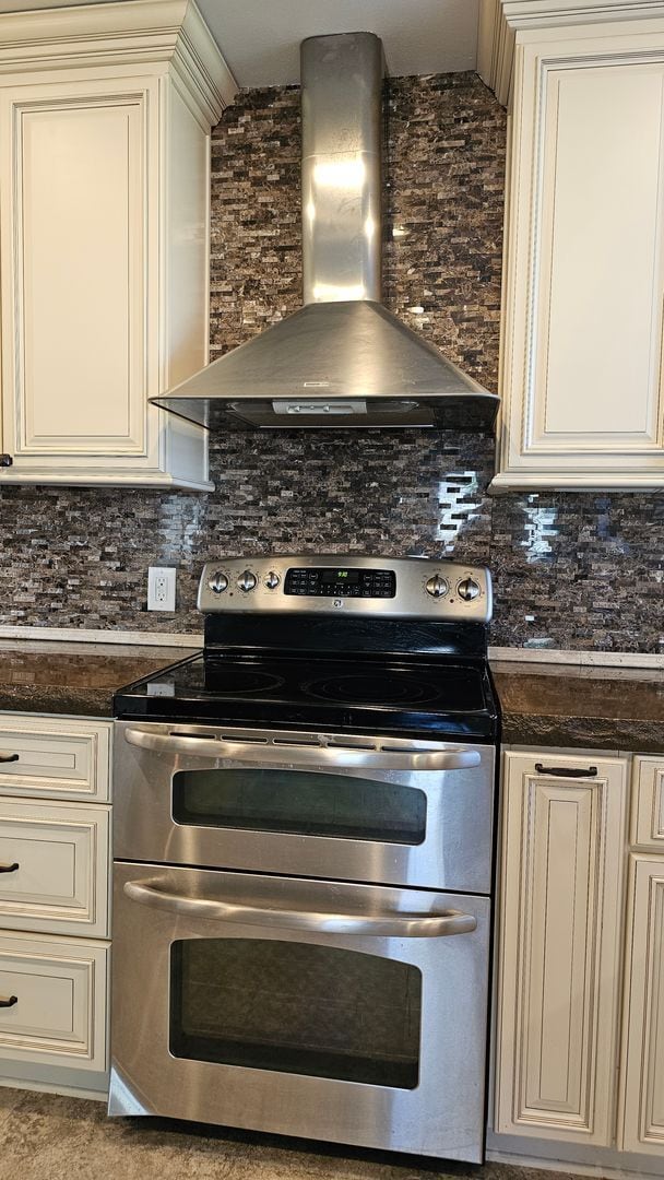 Building Photo - Non-Refundable & Security Deposit Total: $2400.00